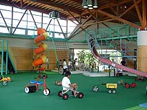 H16.8撮影 エントランスゾーン:屋内遊戯場